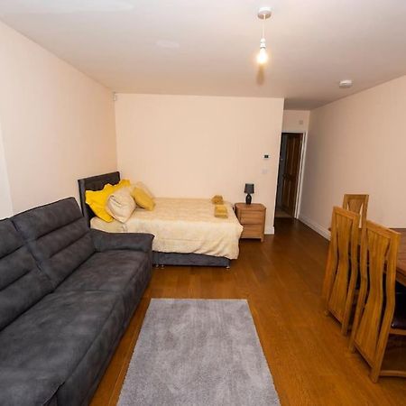 Littlefold Apartment Northwood  Екстериор снимка